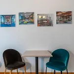Bright Flat With Workspace Near Downton