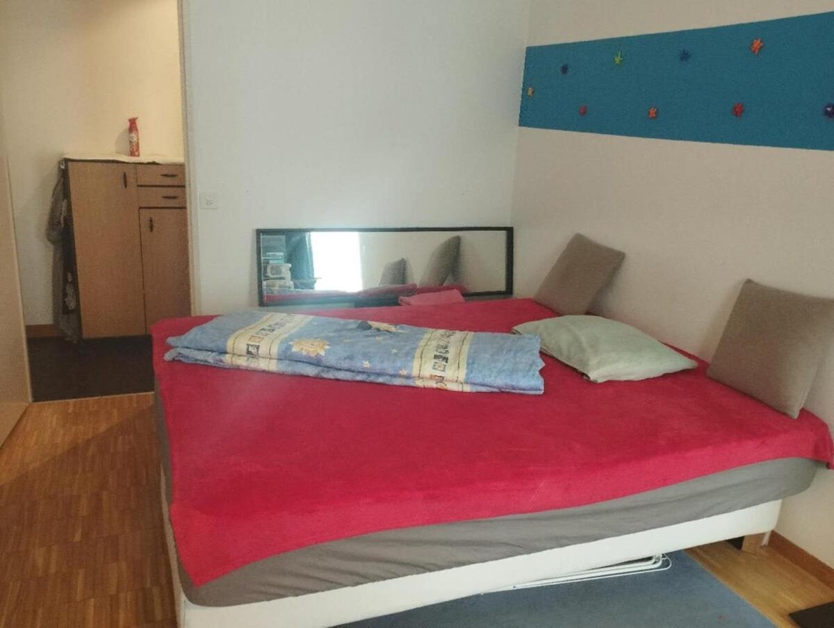 Bright Flat With Workspace Near Downton *
