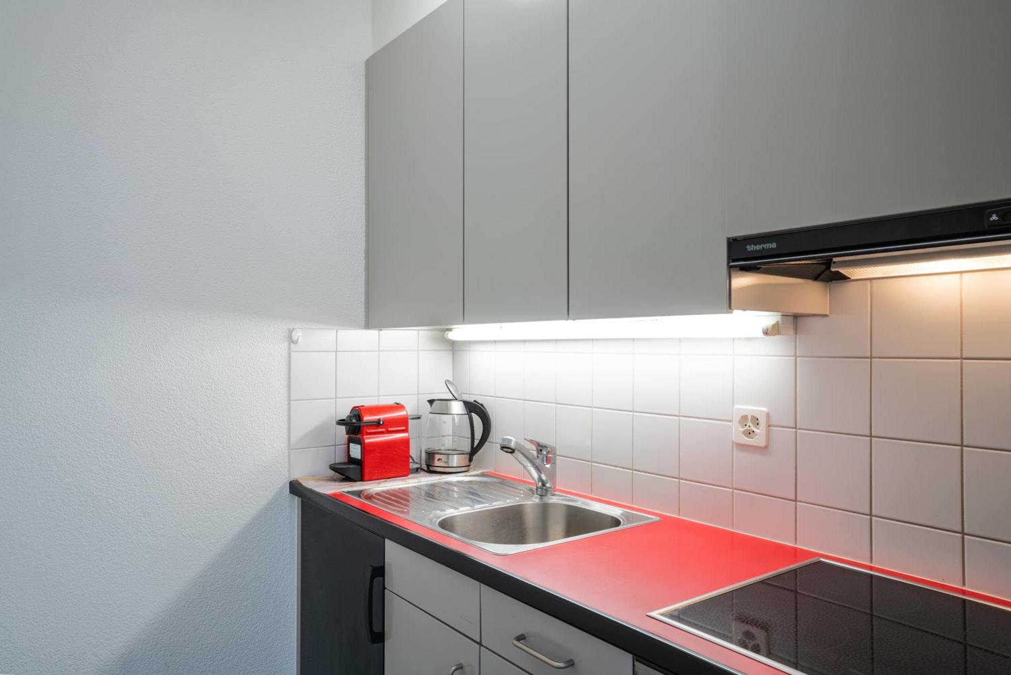 Bright Flat With Workspace Near Downton Apartment *
