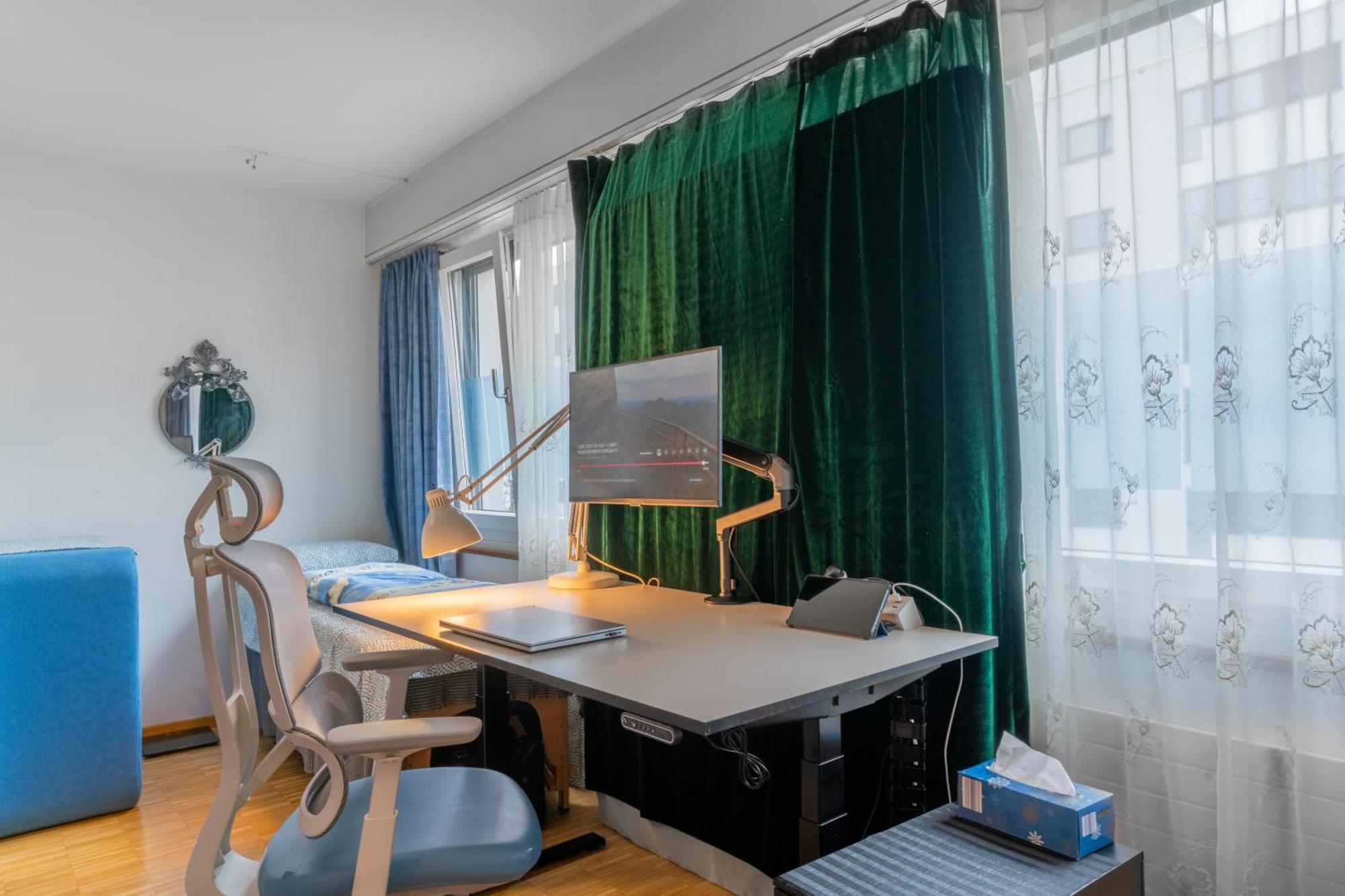 Apartment Bright Flat With Workspace Near Downton
