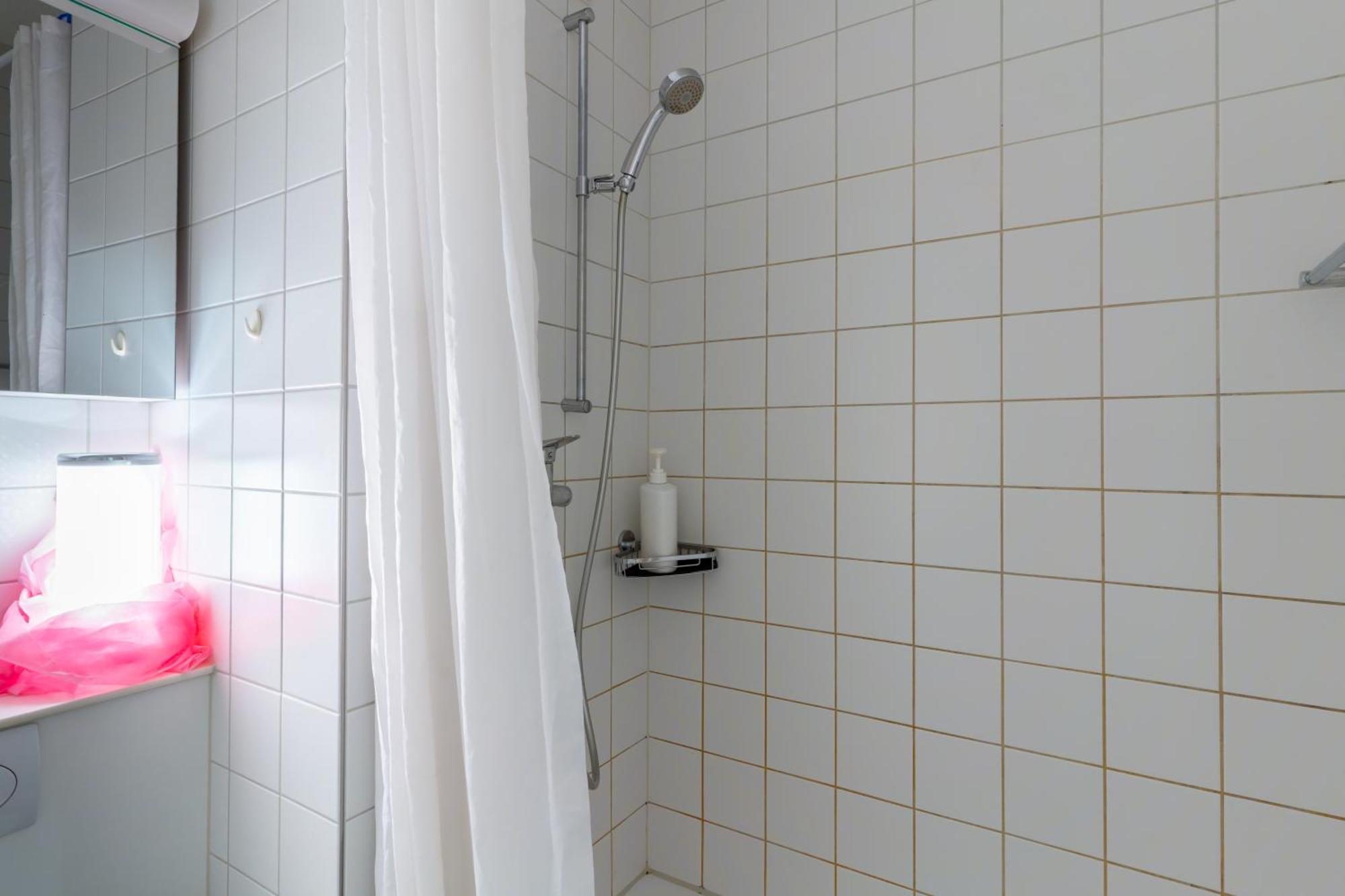 Bright Flat With Workspace Near Downton Apartment *